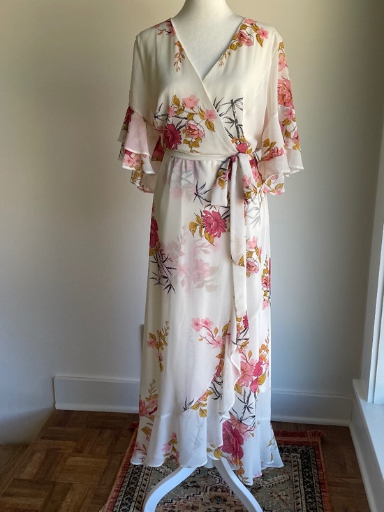 City Chic Dresses & Skirts - City Chic Floral Chiffon Flutter Sleeve Wrap Maxi-Dress in Pink & Cream, Size 16